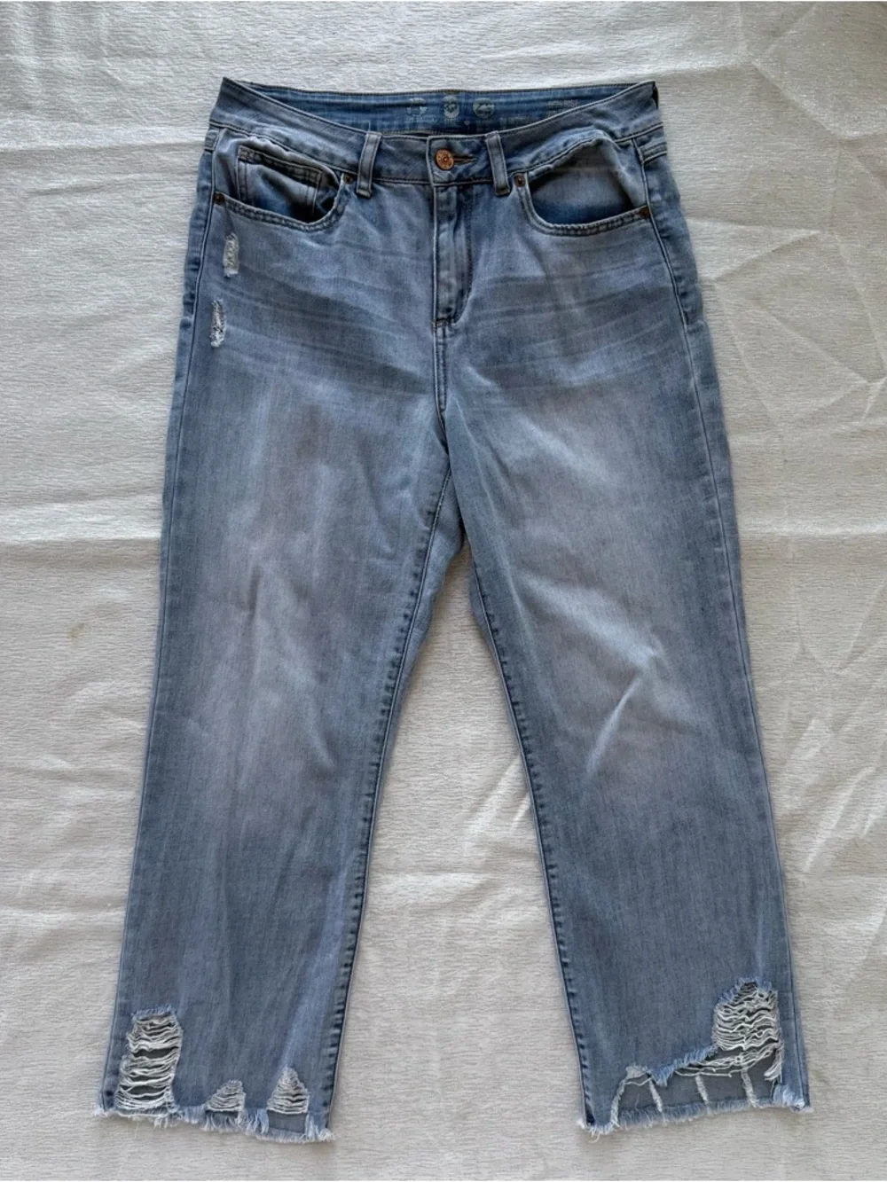 Rewash High‎ Rise Distressed Jeans Size 7 28 Cropped Raw Hem Light Wash Denim